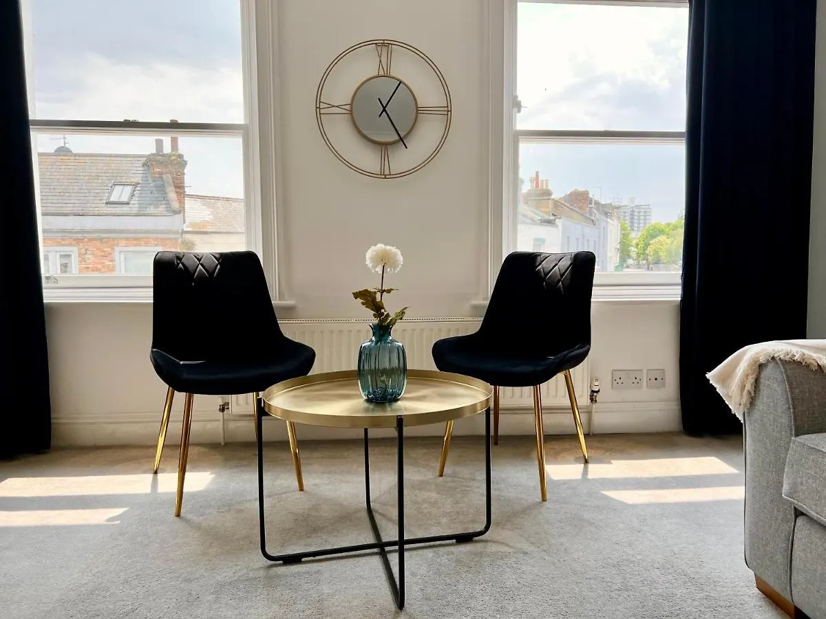 Azure Haven - Bournemouth Apartment